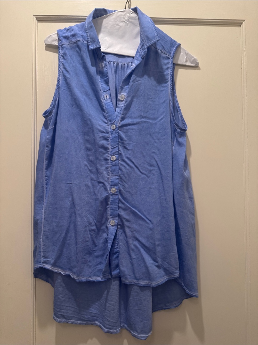 Relaxed Sleeveless Collared Tunic in Light Blue